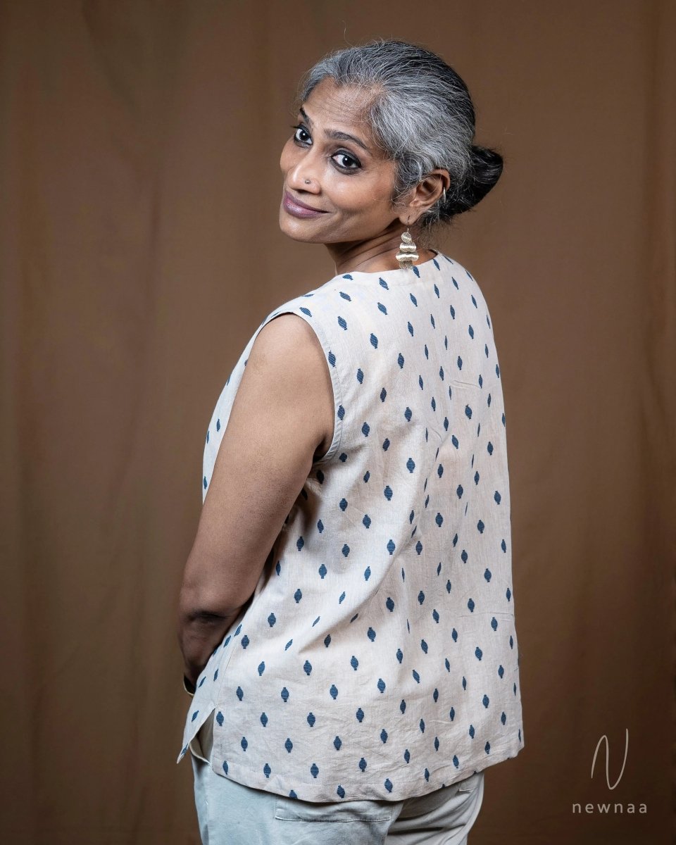 Adva sleeveless pintuck top - Newnaa