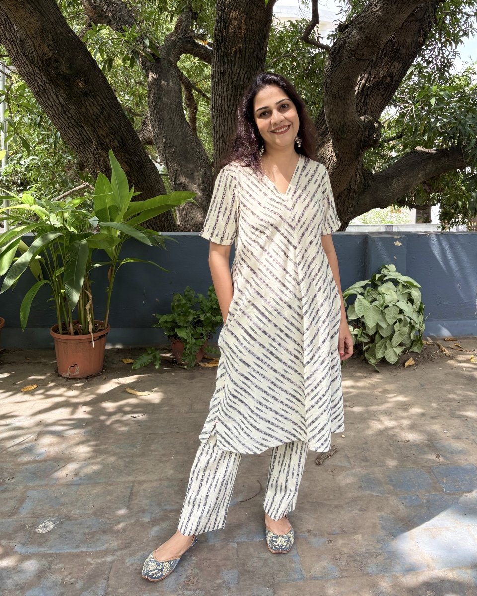 Antara Cotton Dobby Stripe Straight Pants White & Black - Newnaa