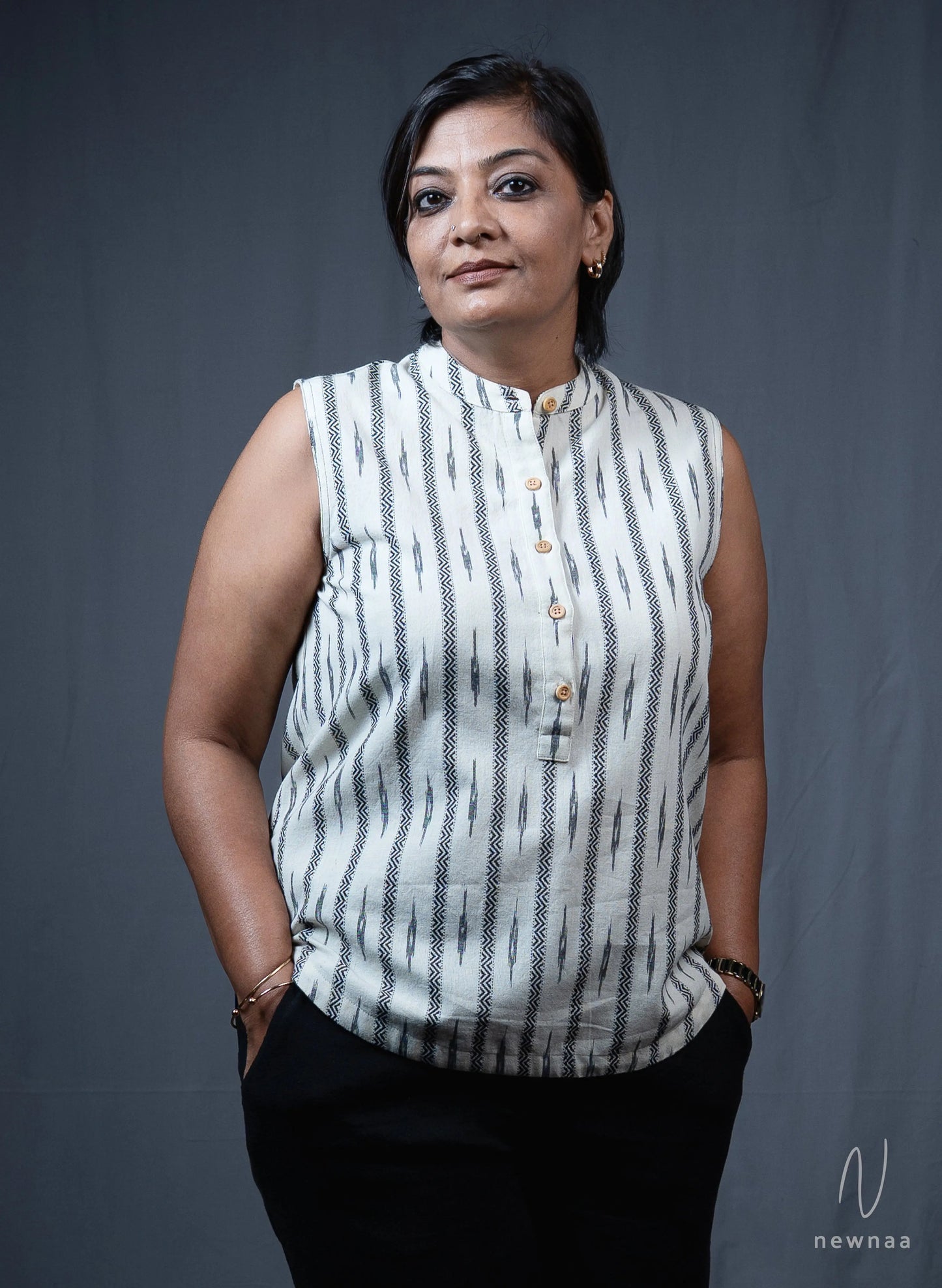 Zoya sleeveless popover shirt - Ikat stripe Newnaa