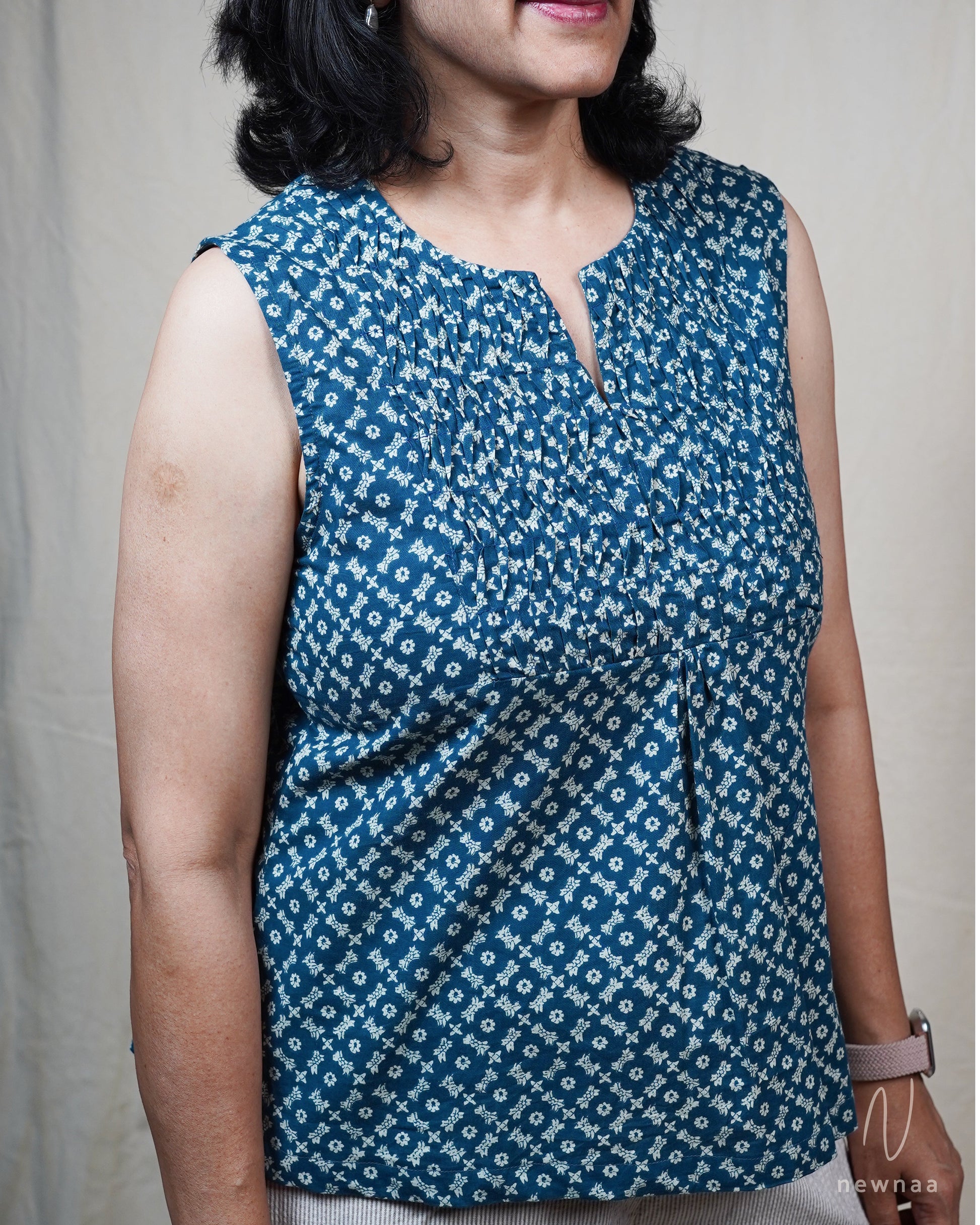 Adva sleeveless pintuck top - Teal Newnaa