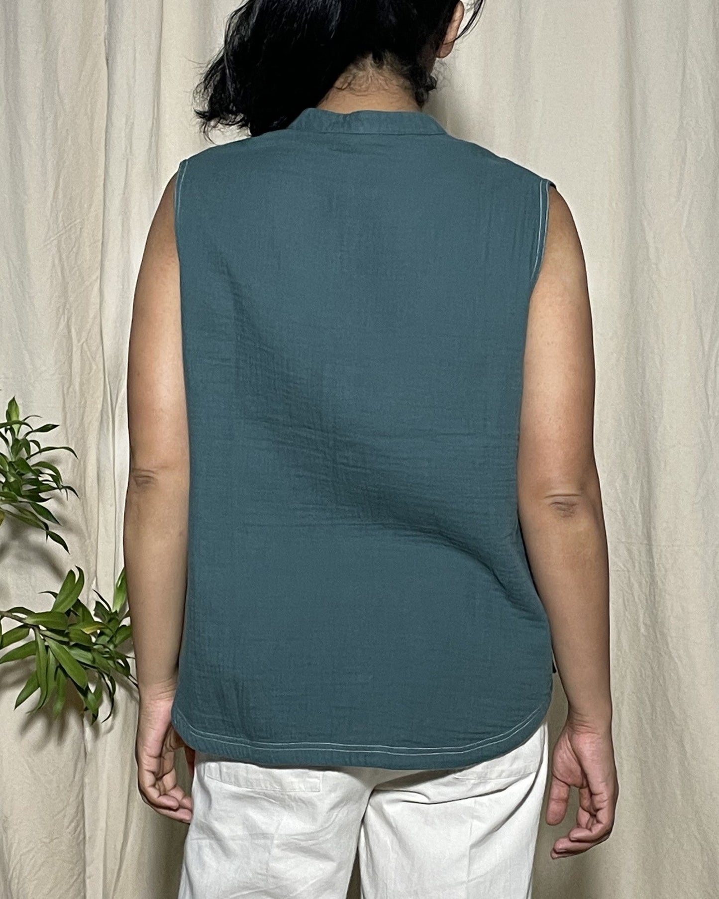 Zoya Super Soft Cotton  Bottle Green Casual Popover Shirt Sleeveless Newnaa